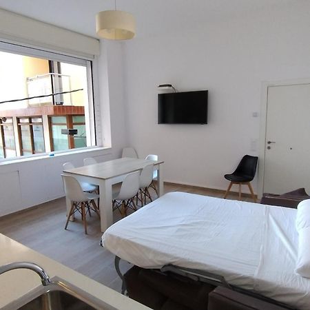 Rosesapparts A20Demar Triplex Luaran gambar