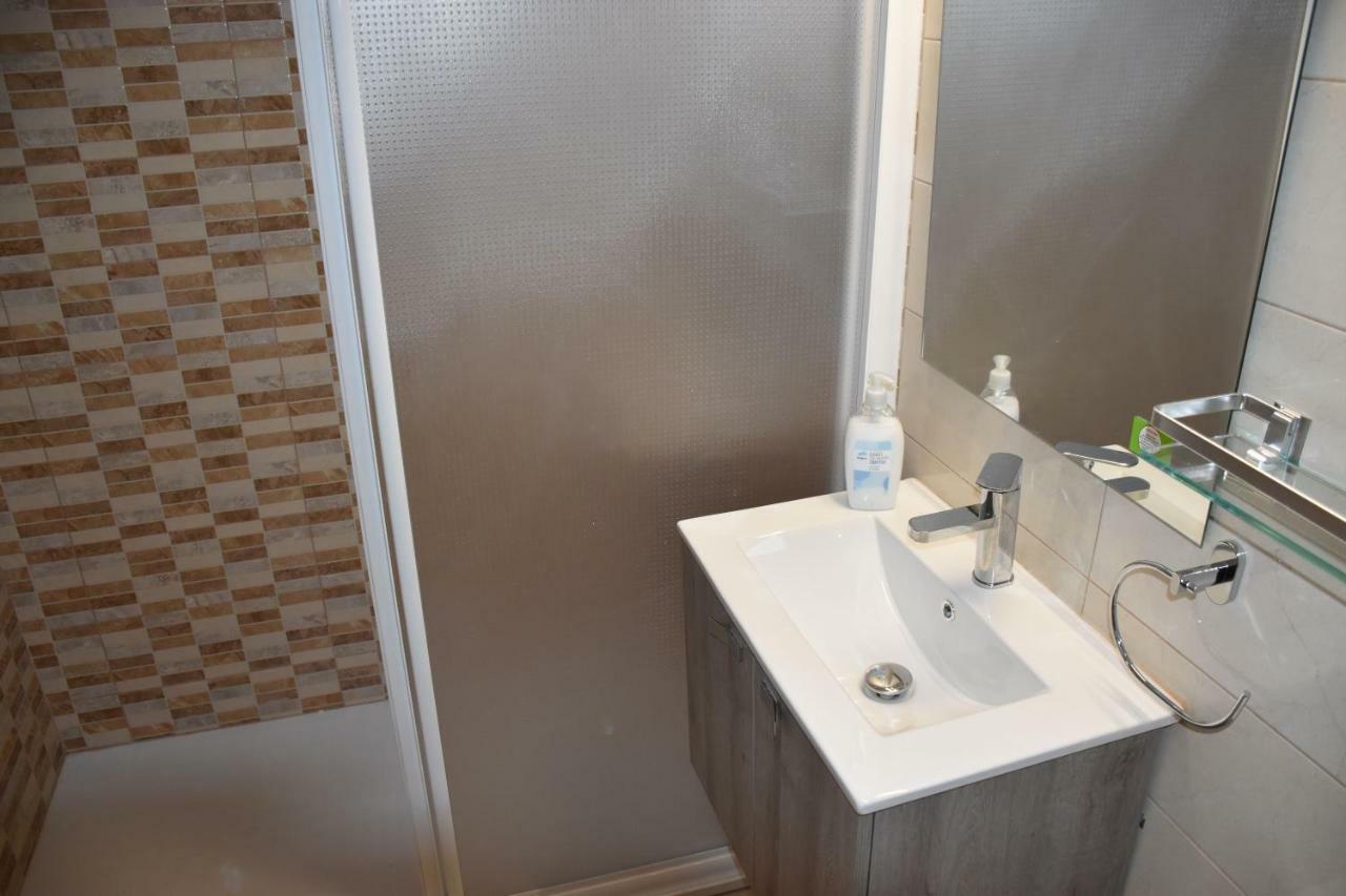 Rosesapparts A20Demar Triplex Luaran gambar